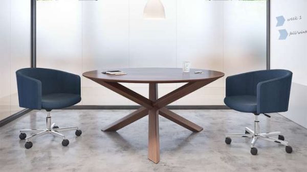 ofs cinque executive alan desk 6 <ul> <li>fully upholstered</li> <li>5 different bases</li> <li>molded plywood seat and back</li> <li>pneumatic control (swivel)</li> <li>available as a low and mid back</li> <li>available as a conference and guest chair</li> </ul>