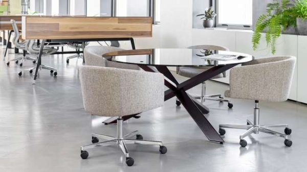 ofs cinque executive alan desk 7 <ul> <li>fully upholstered</li> <li>5 different bases</li> <li>molded plywood seat and back</li> <li>pneumatic control (swivel)</li> <li>available as a low and mid back</li> <li>available as a conference and guest chair</li> </ul>