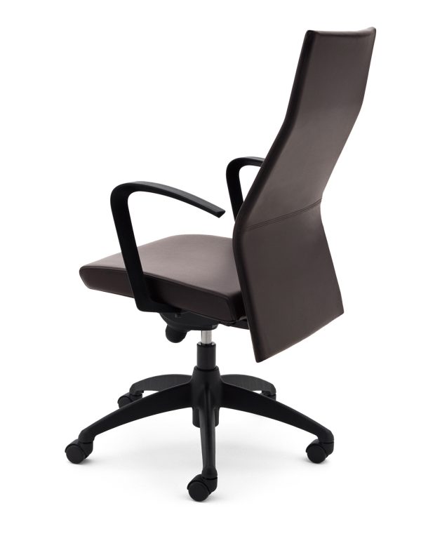 dorso conference seating krug alan desk 15 <ul> <li>back is available in three different heights</li> <li>available as a matching guest chair</li> <li>multiple arm options</li> <li>multiple textile options</li> </ul>