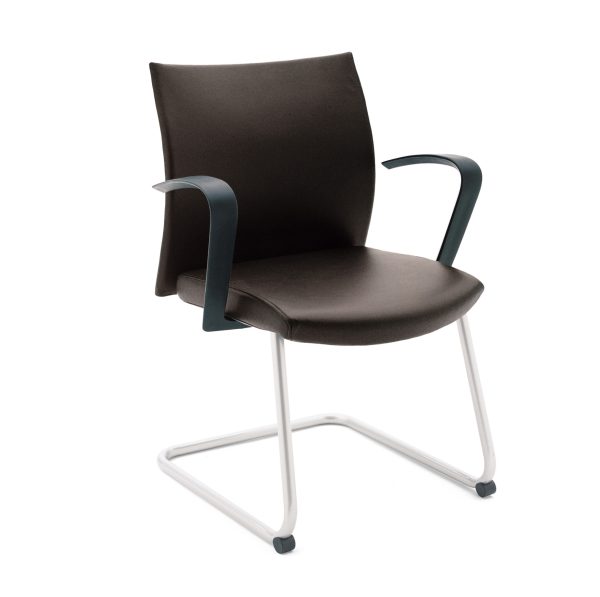 dorso conference seating krug alan desk 34 <ul> <li>back is available in three different heights</li> <li>available as a matching guest chair</li> <li>multiple arm options</li> <li>multiple textile options</li> </ul>
