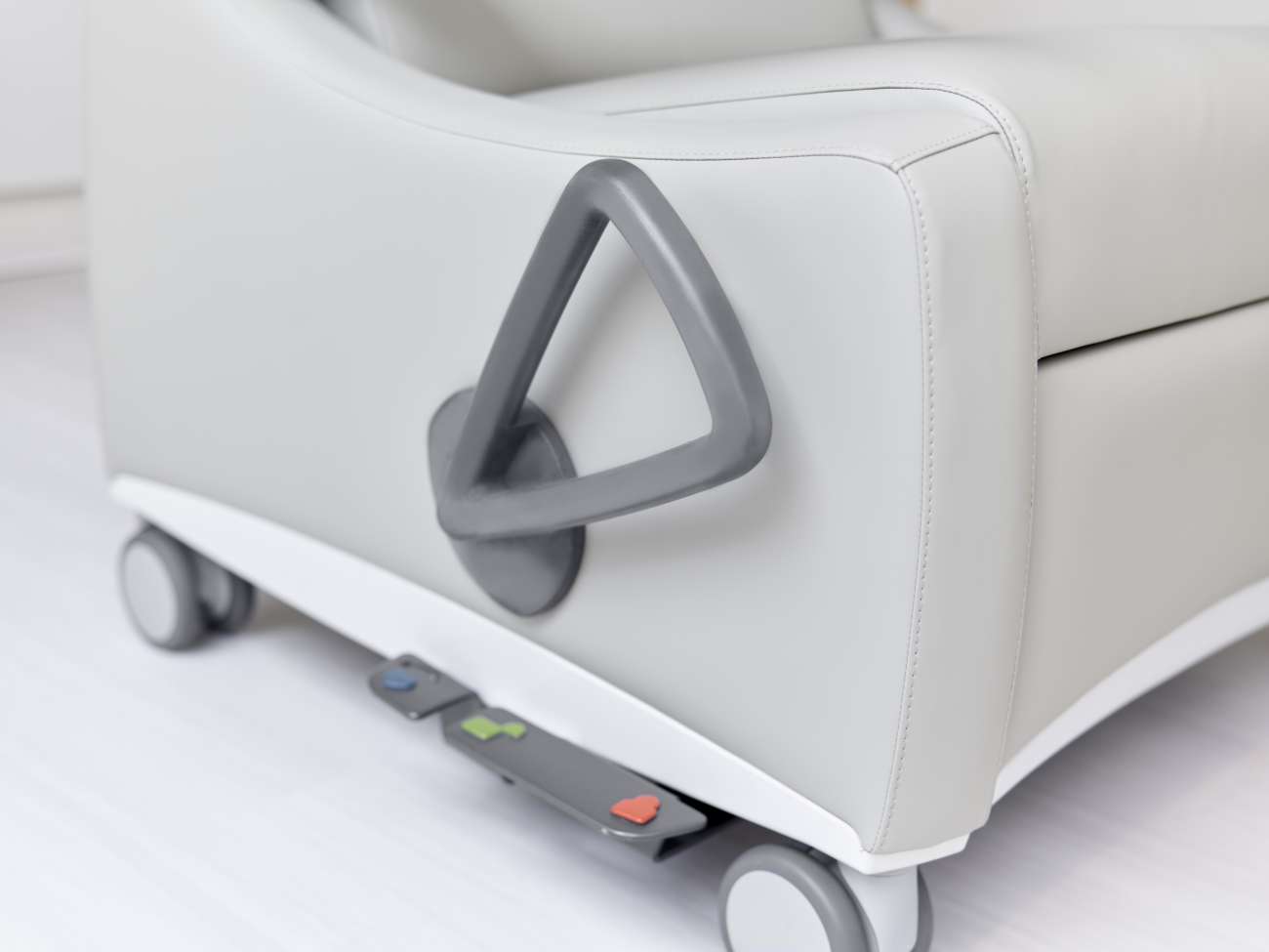 ofs last patient recliner-closeup-seat slider