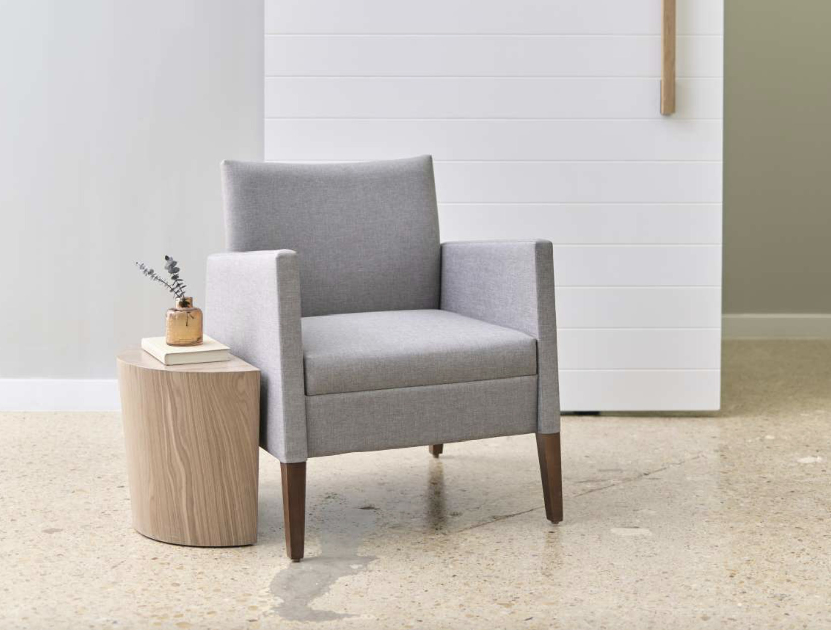 ofs-rein-lounge-chair-display