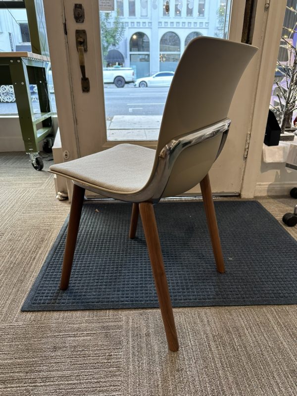image 18 • price as shown: <strong>$ 653.47</strong> • multiple textile options • <a href="https://keilhauer.com/product-family/epix/">click here for more information</a>