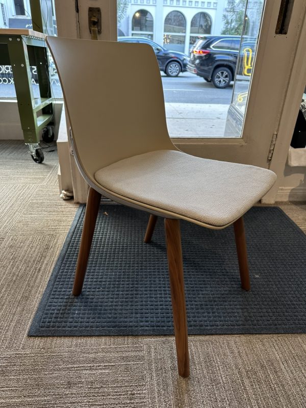 image 19 • price as shown: <strong>$ 653.47</strong> • multiple textile options • <a href="https://keilhauer.com/product-family/epix/">click here for more information</a>