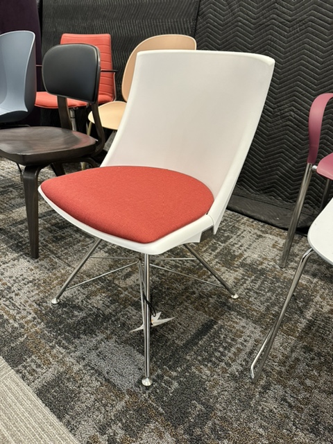 showroom1 12 • price as shown: <strong>$  504.64</strong> • <a href="https://alandesk.com/seating/artifakt/">click here for more information</a>
