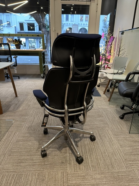 showroom2 12 • price as shown: $ 1538.90 • <a href="https://alandesk.com/seating/ergonomic-task-chairs/freedom-chair-by-humanscale/">click here for more information</a>