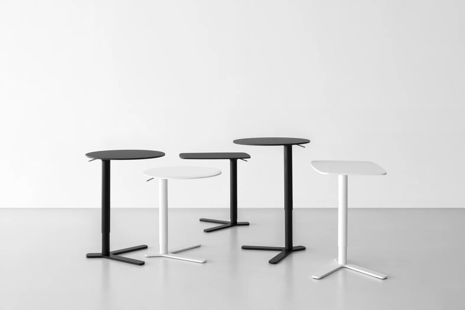 la palma lounge tables utility tables by Romano Marcato