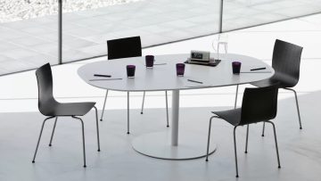 la palma rondo meeting table and four chairs
