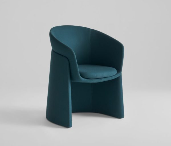 seba chair product 02 <p>flexible and mobile for impromptu meetings or individual workspaces. effortlessly glide between applications with concealed casters.</p>