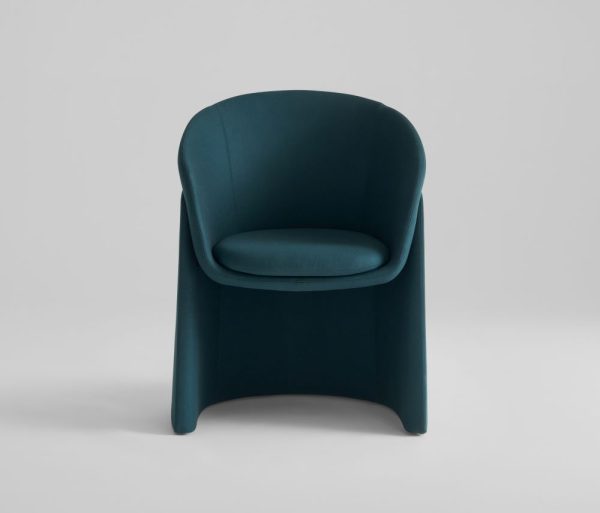 seba chair product 10 <p>flexible and mobile for impromptu meetings or individual workspaces. effortlessly glide between applications with concealed casters.</p>