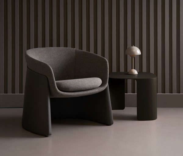 seba lounge lifestyle 02 <p>swiftly transform spaces with ease. effortlessly move for impromptu meetings, casual conferences, or individual work, seamlessly gliding into various applications.</p> <ul> <li>multiple textiles to choose from </li> <li>option for contrasting upholstery</li> <li>option to add casters</li> </ul>