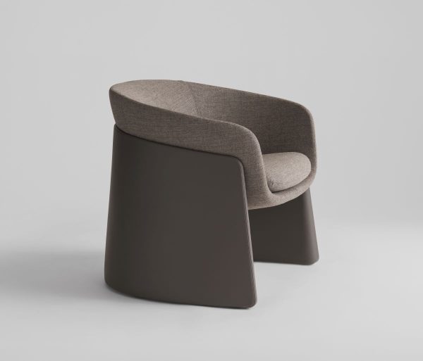 seba lounge product 05 <p>swiftly transform spaces with ease. effortlessly move for impromptu meetings, casual conferences, or individual work, seamlessly gliding into various applications.</p> <ul> <li>multiple textiles to choose from </li> <li>option for contrasting upholstery</li> <li>option to add casters</li> </ul>