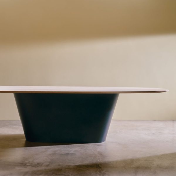 proa table andreu world 5 <p>harmoniously creating a continuous and fluid path around its entire contour. behind its simplicity lies a complete technical development with extensive connectivity possibilities. its base is made of pure eco® thermopolymer, a 100% recycled and recyclable material in various colors.</p>