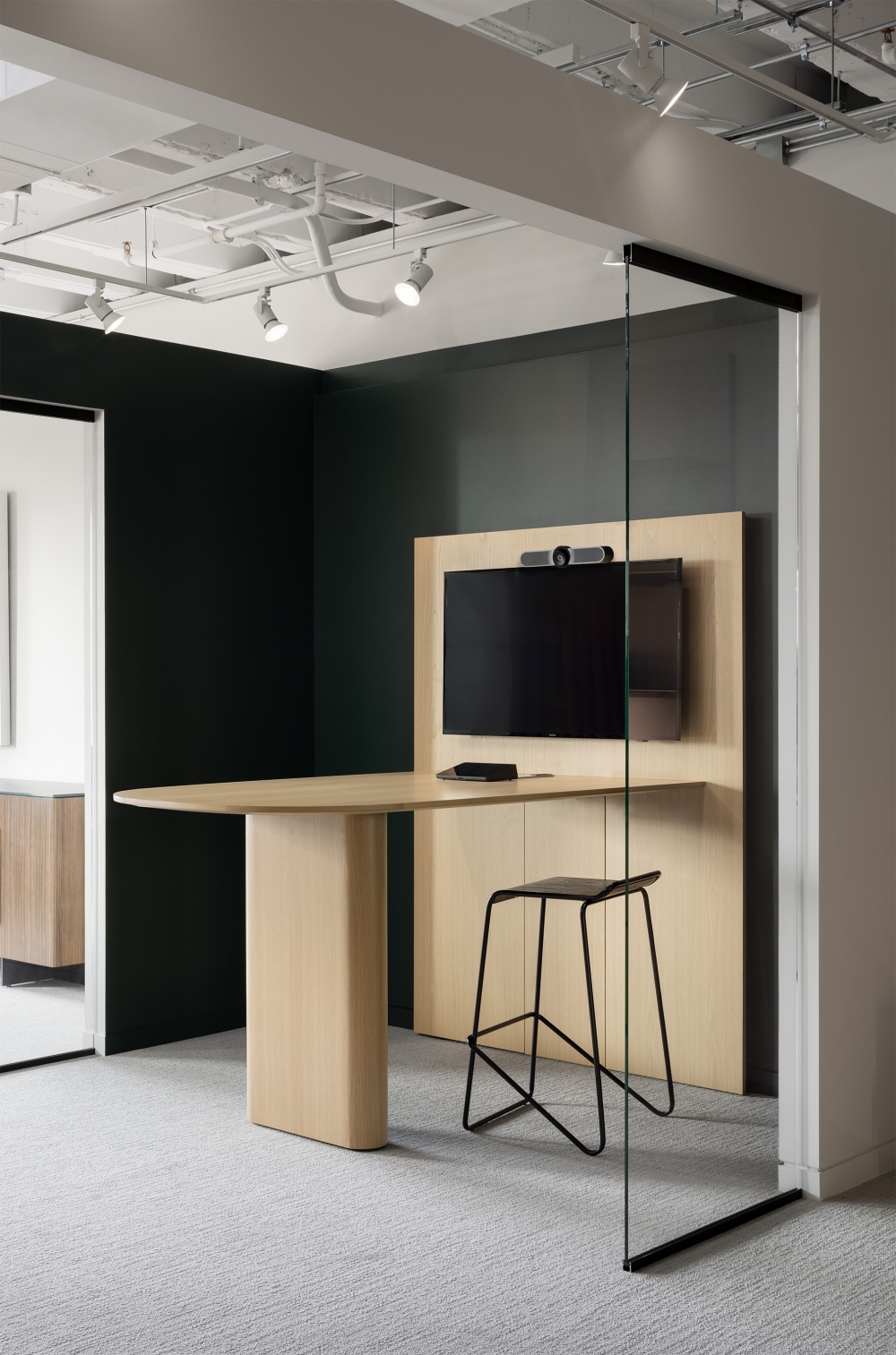 two4six_media_table_2023_chicago_showroom